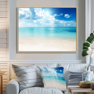 « Sand of Beach in Blue Caribbean Sea » par Lakov - reproduction de photo