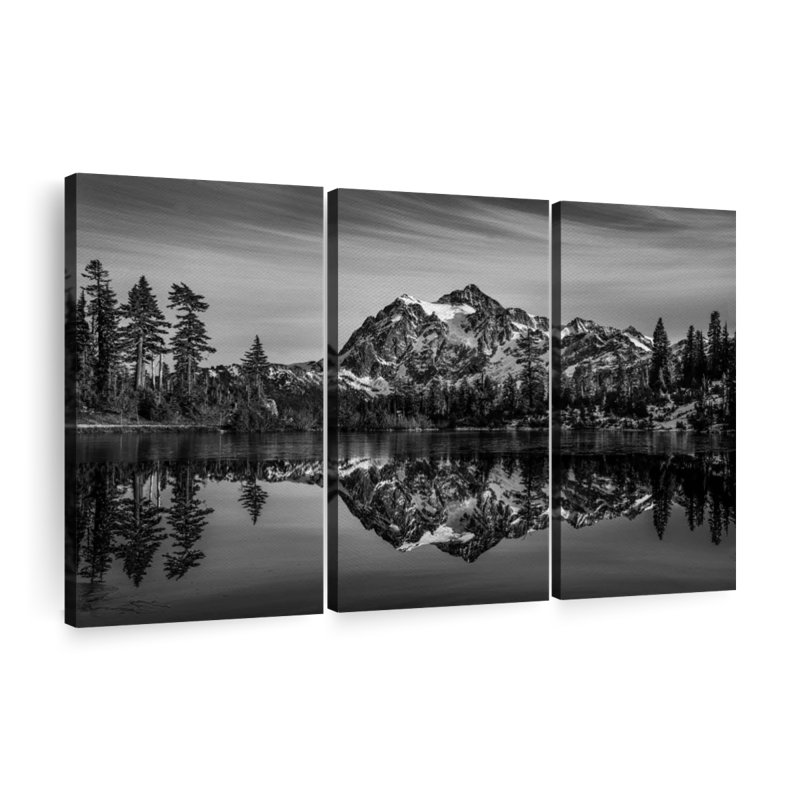 «Monochromatique Mountain», 3 pièces sur toile, H 24 po x l 38 po x P 1,25 po