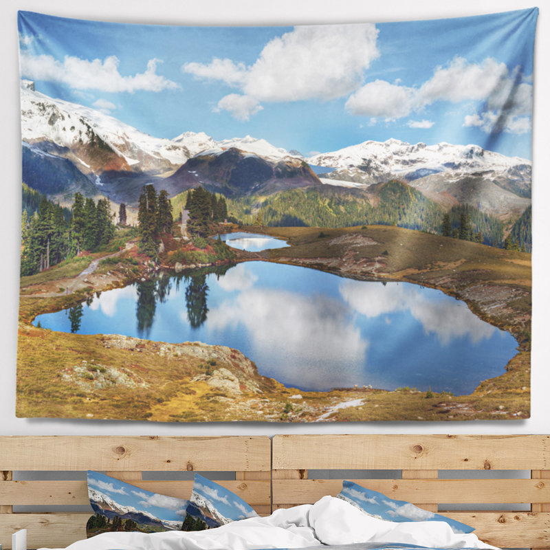 Polyester lake avec arbres en pin reflétant le tapisserie de ciel avec accessoires suspendus inclus, H 32 po x l 39 po