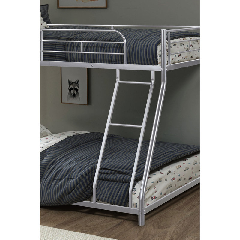 Lit simple superposé au dessus d'un lit double en métal de conception contemporaine au fini argenté pour chambre double, lit, style, finition, attaché