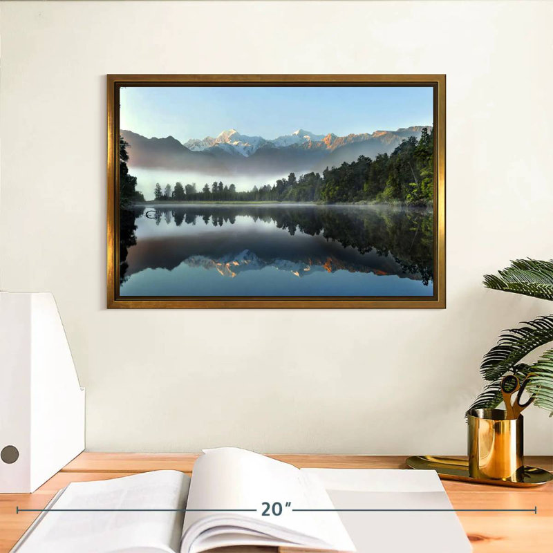 Réflexion du lac Matheson, Cadre flottant doré, 13 po x 9 po