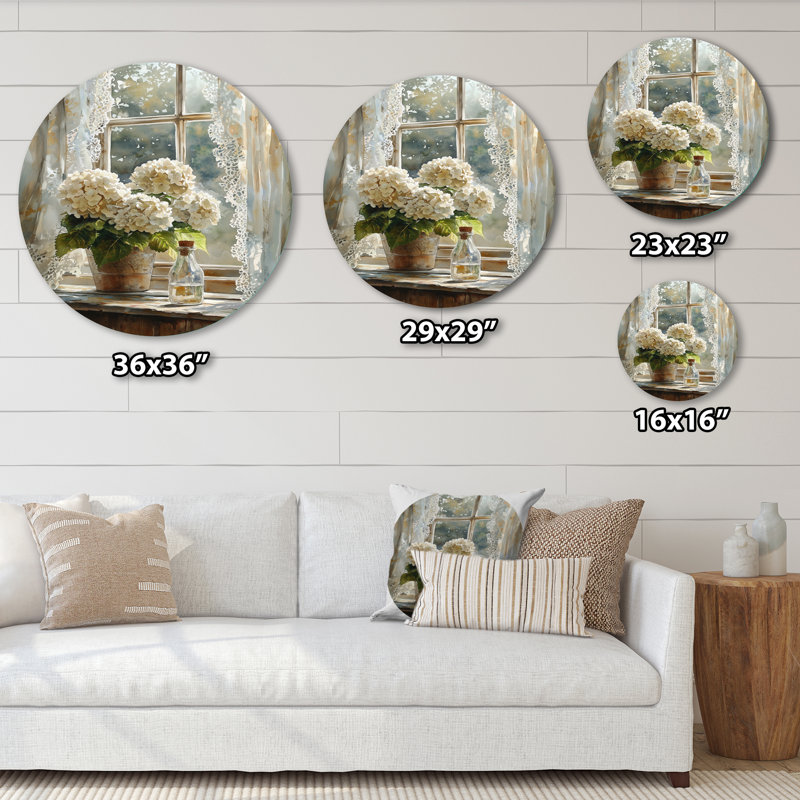 Hortensias fermiers et rideaux en dentelle II - Hydrangées, décoration murale ronde en métal, H 16 po x l 16 po