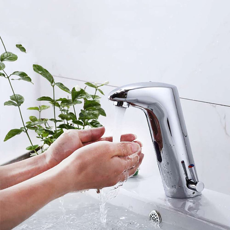 Robinet automatique à contrôle de température FontanaShowers Milan, finition chromée, laiton massif