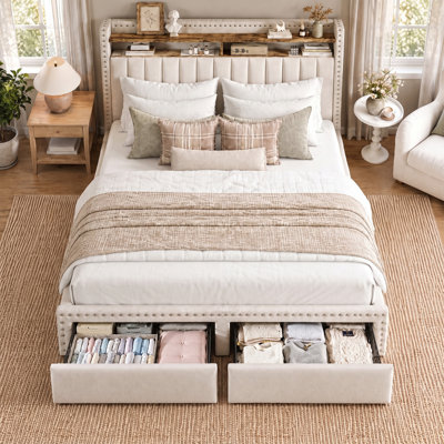 Cadre de lit Francille Queen Size capitonné avec décor de rivets, 2 tiroirs sous le lit, tête de lit à 2 niveaux avec poches latérales, sommier non requis