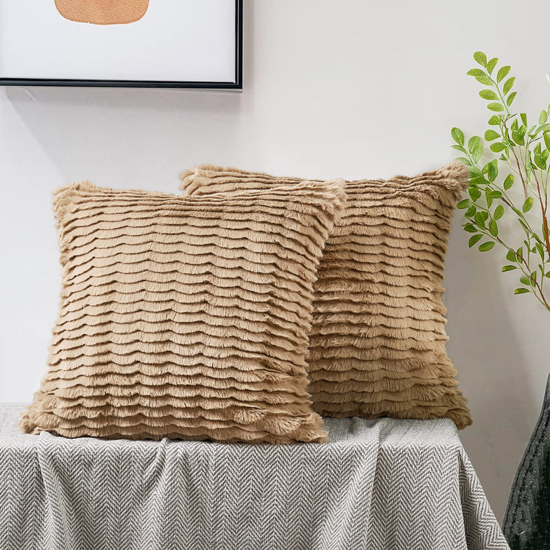 Housses de coussin en fausse fourrure à motif ondulé