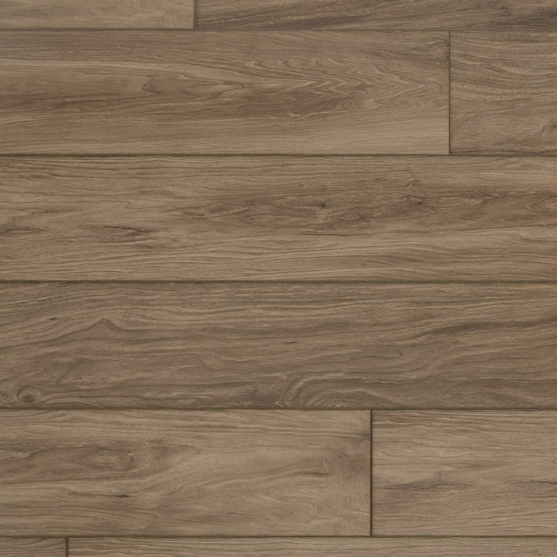 Revêtement de sol stratifié en hickory 8 po x 51 po x 12 mm Restoration Collection®, Feu