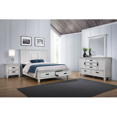 Grand Aesthetic - Dakaiden 4-Piece Eastern Bedroom Set Distressed White
