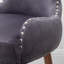 Fauteuil d'appoint en velours et garniture cloutée-2132914568