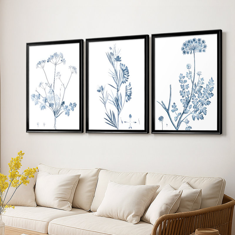 Antique Botanical in Blue IV - Toile tendue avec châssis sur mesure - 3 pièces, H 19 po x l 27 po, Noir