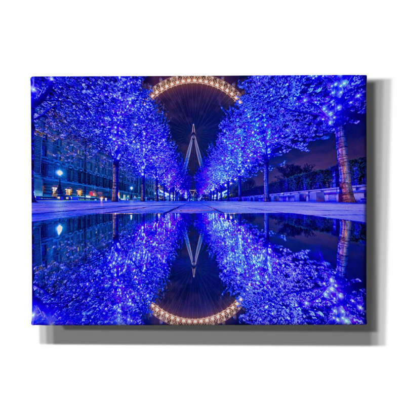 «London Eye In Blue On Canvas» par Mark A Paulda, reproduction, H 40 po x l 54 po x P 1,5 po