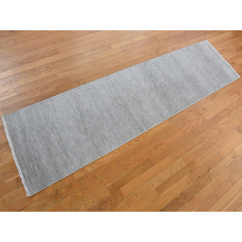 Tapis de couloir gris nouvel âge en soie 2 pi 6 po x 9 pi 10 po Carolyon