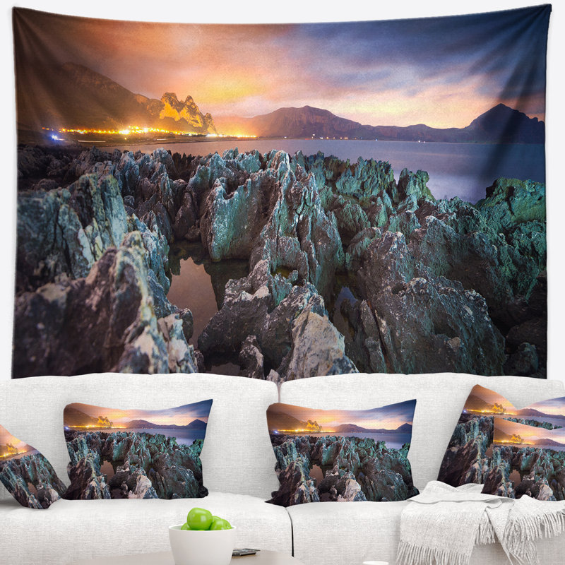 Paysage, belle vue nocturne de la tapisserie côtière, H 78 po x l 92 po