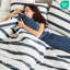 Édredon rayé à 3 teintes pour lit double / grand lit, aspect froissé doux, rembourrage intégral, revers en microfibre brossée, esthétique côtière contemporaine bleue,-131527614