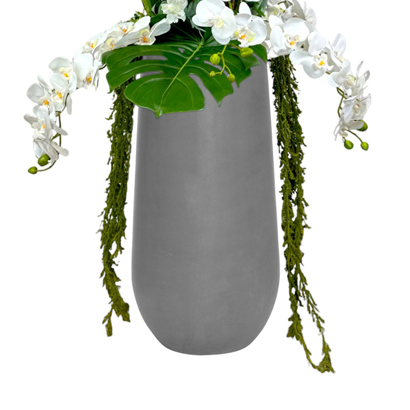 Arrangement d'orchidées avec allium et delphinium