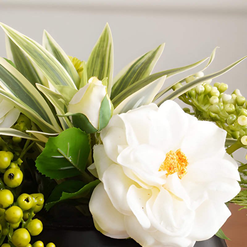 Ornements de fleurs simulées