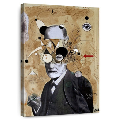 Keiraleigh Freud avec des abstractions