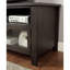 Base de console de style transitionnel avec armoire double et deux tablettes ouvertes en verre trempé de 3 mm sur les portes de l'armoire à l'arrière avec finition gris-129936045