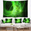 Motifs abstraits vert vif sur tapisserie noire-28496439