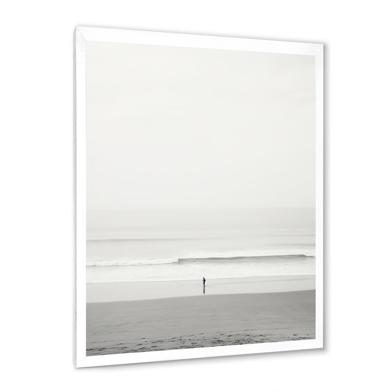 Minimalisme noir et blanc photo de plage V - art mural plage côtière, H 20 po x l 12 po x P 1 po, Cadre de coin blanc fermé