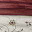 Élégant édredon très grand rouge 7 pièces - Broderie et tissu de travail, 2 taies décoratives, 3 coussins décoratifs, 1 jupe de lit, pièce lavable, broderie, garniture 100%, y compris l'édredon et la machine-118650088
