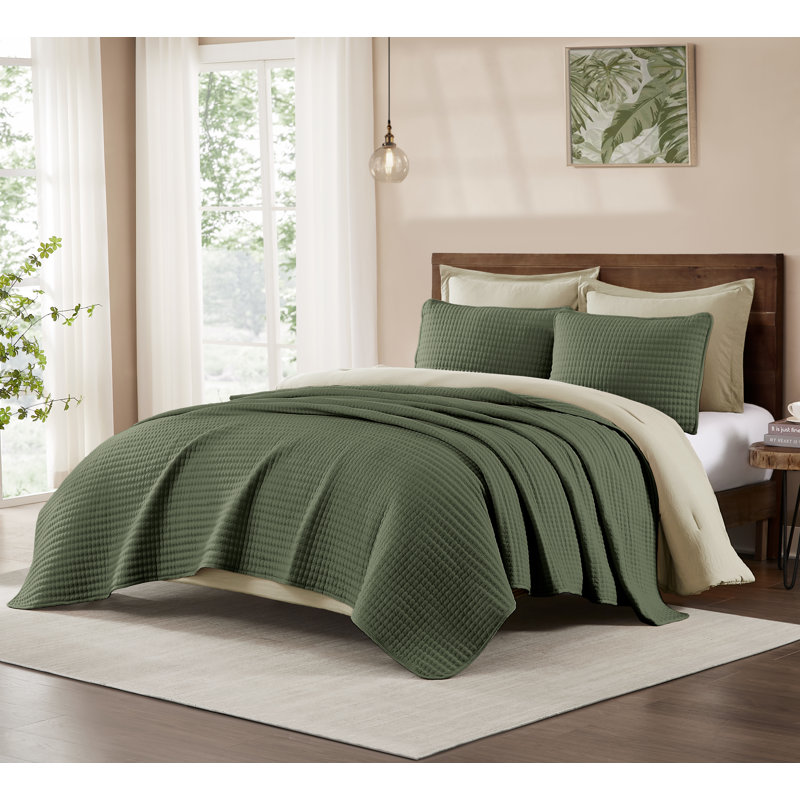 Reversible 3 Pieces Quilt Set - Soft Lightweight Bedspread, Queen Quilt + 2 Additional Pieces, Olive Green