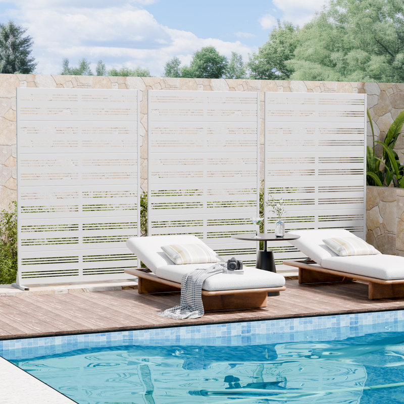 Metal Outdoor Privacy Screen, H 72 po x l 47 po x P 16 po, Blanc