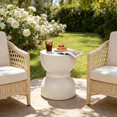 Table d'appoint d'extérieur en béton, tables de bout d'extérieur à taille arrondie, tabourets de jardin décoratifs pour l'extérieur avec imitation pierre naturelle