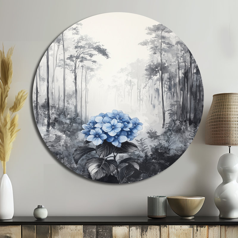 Hortensia dans la forêt monochrome - hydrangées rondes, décoration murale en métal bleu traditionnel, H 16 po x l 16 po