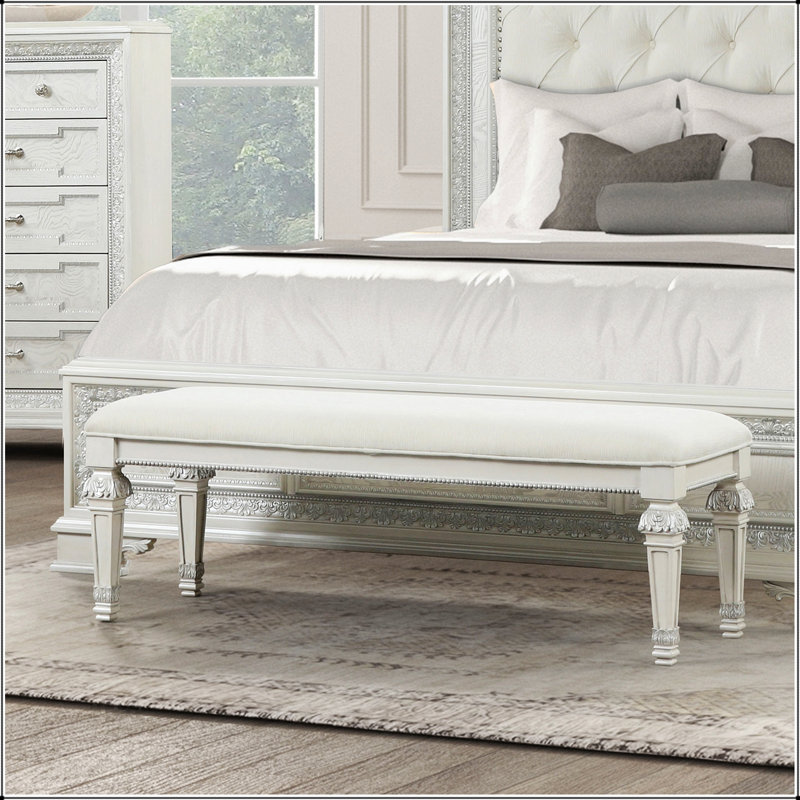 Banc traditionnel en métal avec finition argentée, boutons ronds ornés de boutons capitonnés à losanges pour un look classique