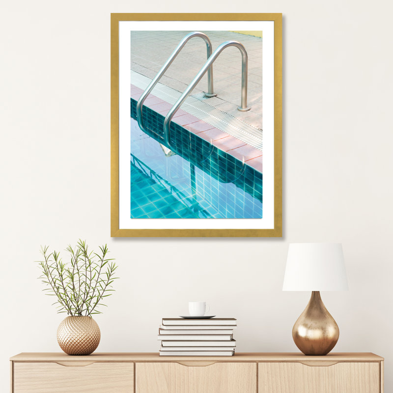 « rétro piscine piscine »-impression photo, Papier encadré doré, H 32 po x l 24 po x P 1 po