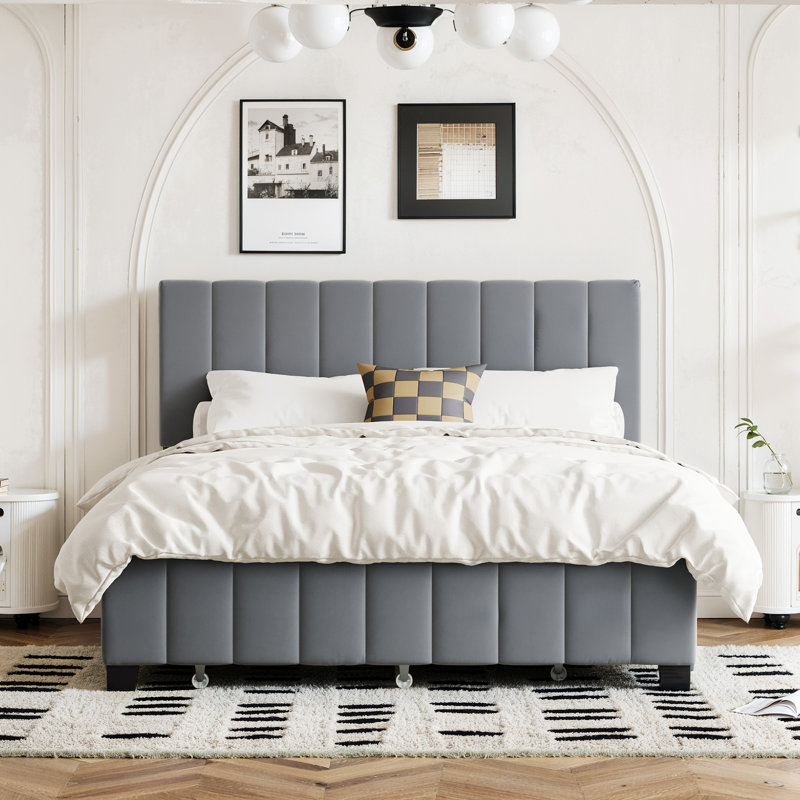 Grand lit plateforme tapissier en velours