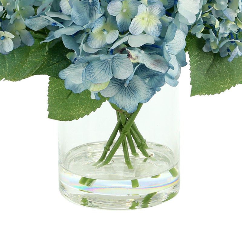Arrangement floral d'hortensias dans un vase
