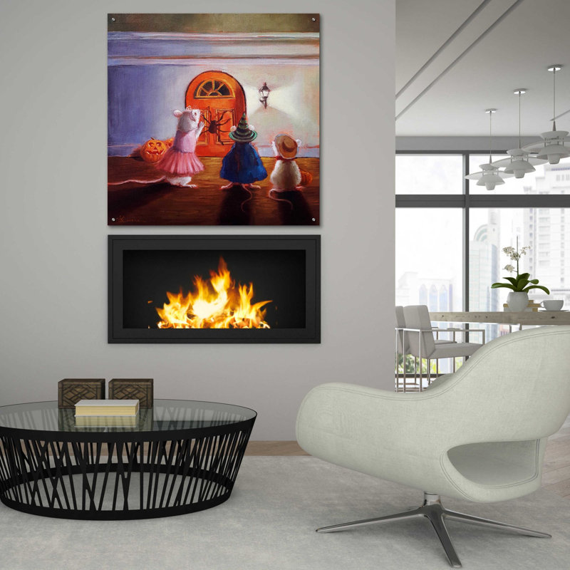 «After Hour Trick or traiter» par Lucia Heffernan, art mural en verre acrylique, H 36 po x l 36 po x P 0,2 po