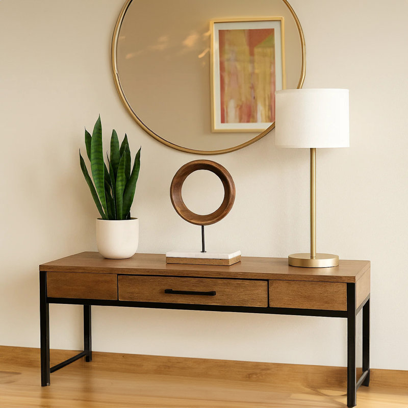 Sculpture de table moderne en bois de manguier avec tige en fer noir et base en marbre