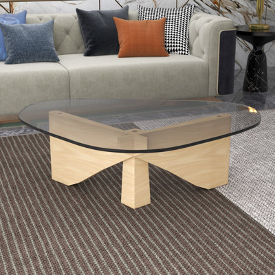 Table basse de forme triangulaire avec plateau en verre trempé avec base en bois d'hévéa et table de salon moderne avec coussins antidérapants