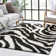 Tapis à motif imprimé animal noir Dondre