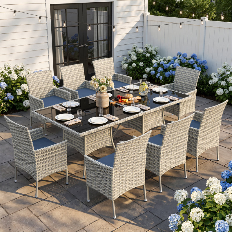 Ensemble de salle à manger 10 pièces en rotin pour l'extérieur avec coussins, 8 fauteuils et 2 tables à plateau en verre trempé
