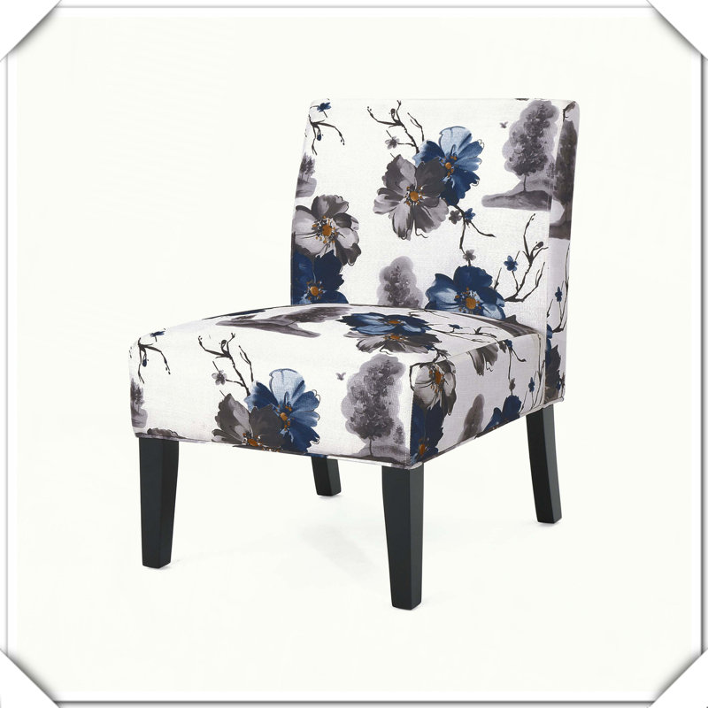 La chaise d'appoint chic ajoute du charme aux espaces de vie