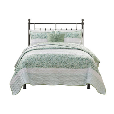 King/Cal King 4 Piece Seersucker Quilt Set with Throw Pillow