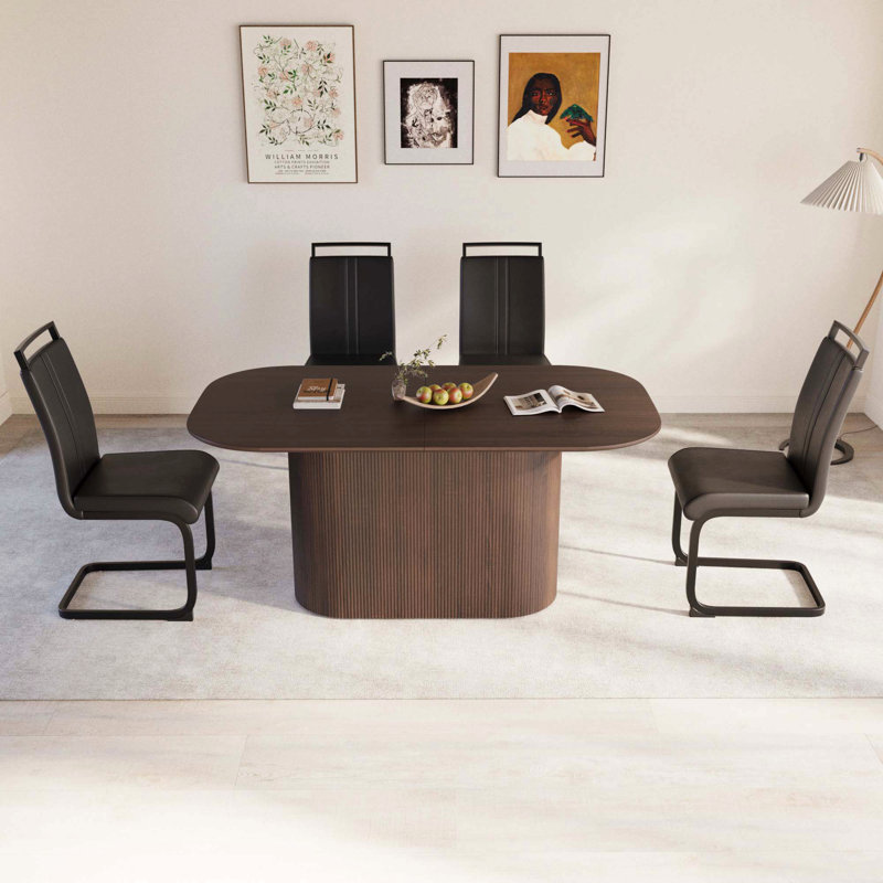 Ensemble de table de salle à manger en MDF de style brun moderne 63 po 63 po et de chaises en polyuréthane sans accoudoirs