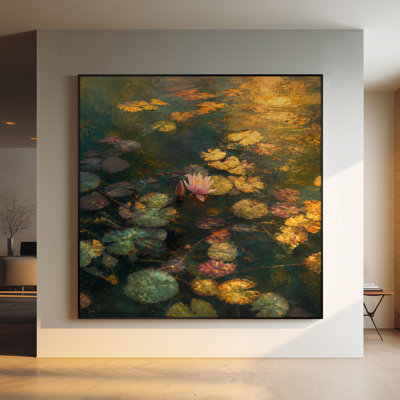 Impression sur toile extra large - Scène de nature étang de lotus serein avec nénuphars aux reflets dorés doux et eau calme et verte, design botanique tranquille pour le salon ou la chambre à coucher - «Assemblage requis (cadre non fini)»