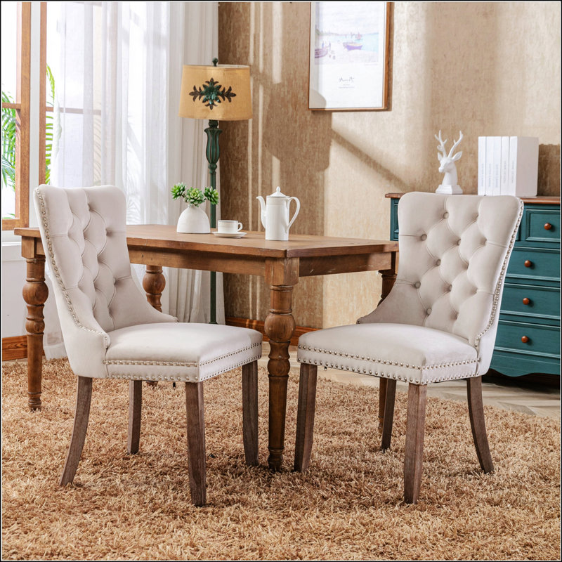 Ensemble de chaises de salle à manger rembourrées en velours luxueux avec dossier haut et rivets décoratifs, pieds en bois massif