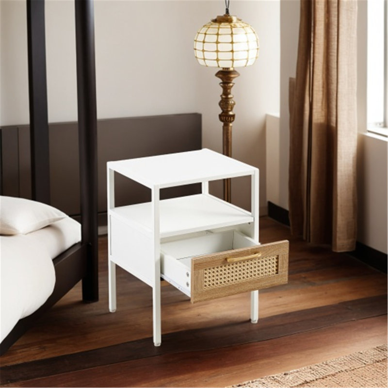 Table d'appoint chic en rotin avec tiroir pour une utilisation polyvalente dans le salon et la chambre à coucher