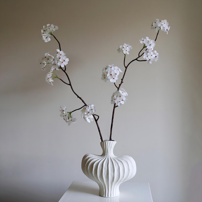 Ornements de fleurs simulées, Blanc
