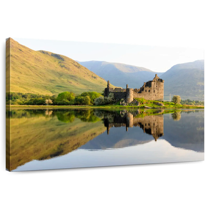Lilie Kilchurn Castle Ruins