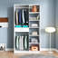 Garde-robe autoportante en bois avec 6 tablettes, 2 tringles et un tiroir