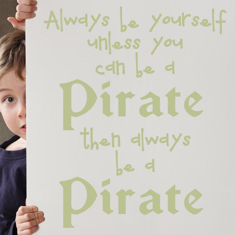 Décalcomanie murale toujours en pirate, H 38 po x l 31 po x P 0,01 po, Céladon