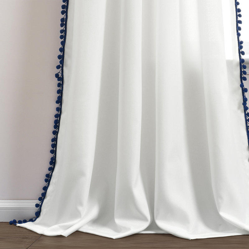 Panneau de rideau simple diaphane avec passe-tringle Pom Pom, l 50 po x L 84 po, Bleu marine