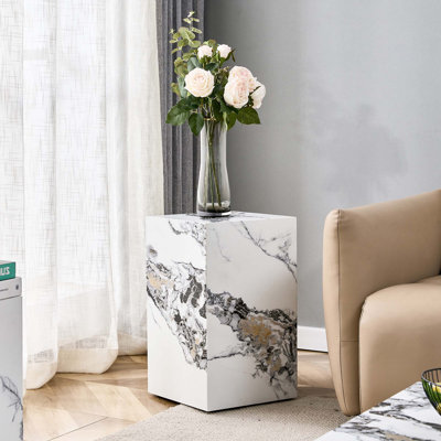 Rehaussez votre espace de vie avec cette table basse moderne en panneau de fibres à densité moyenne