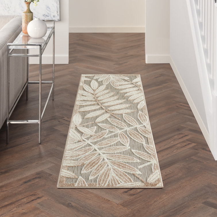 Arnhold Floral Indoor/Outdoor Area Rug in Tan/Cream/Gray